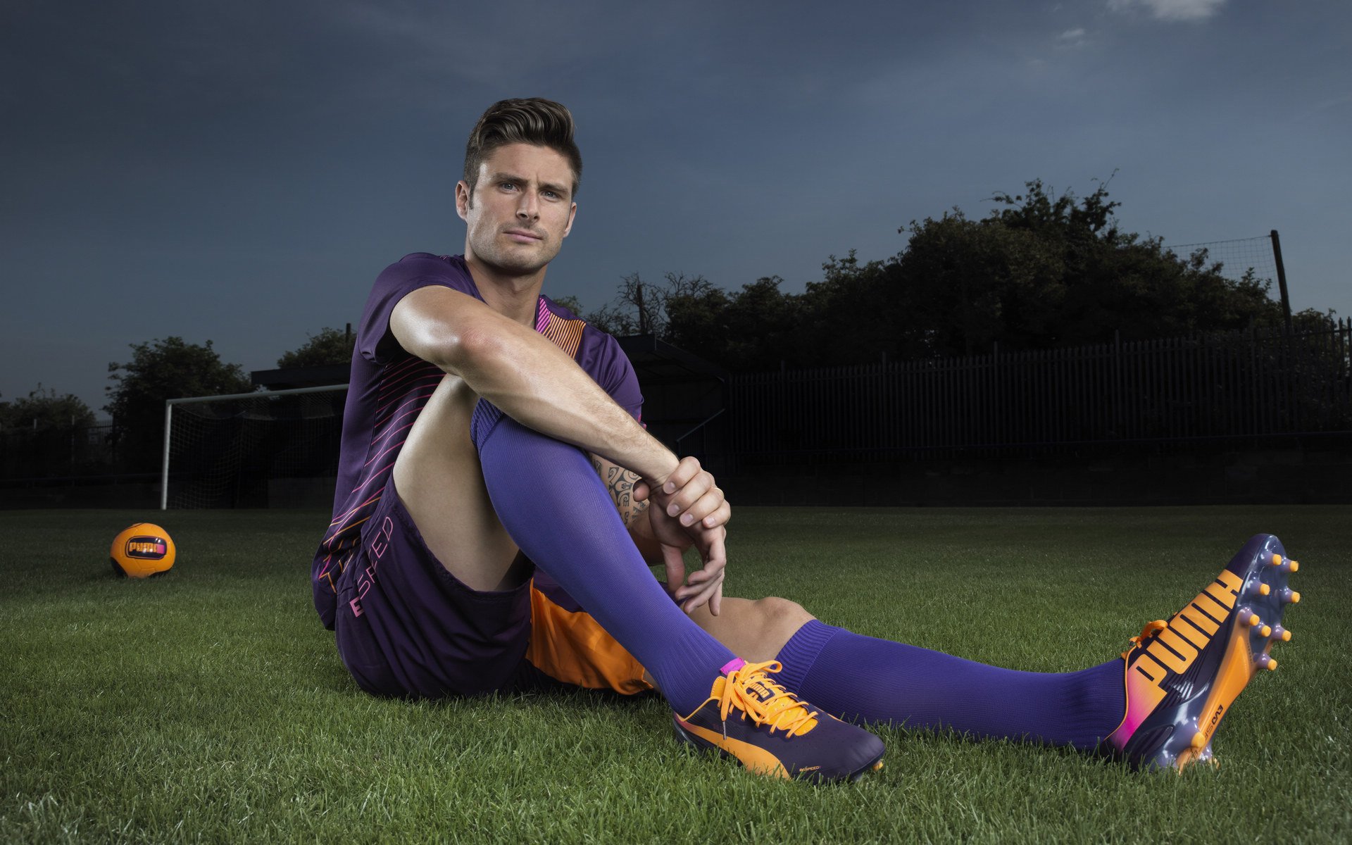 米兰双雄奋勇拼搏，意甲争冠局势紧张