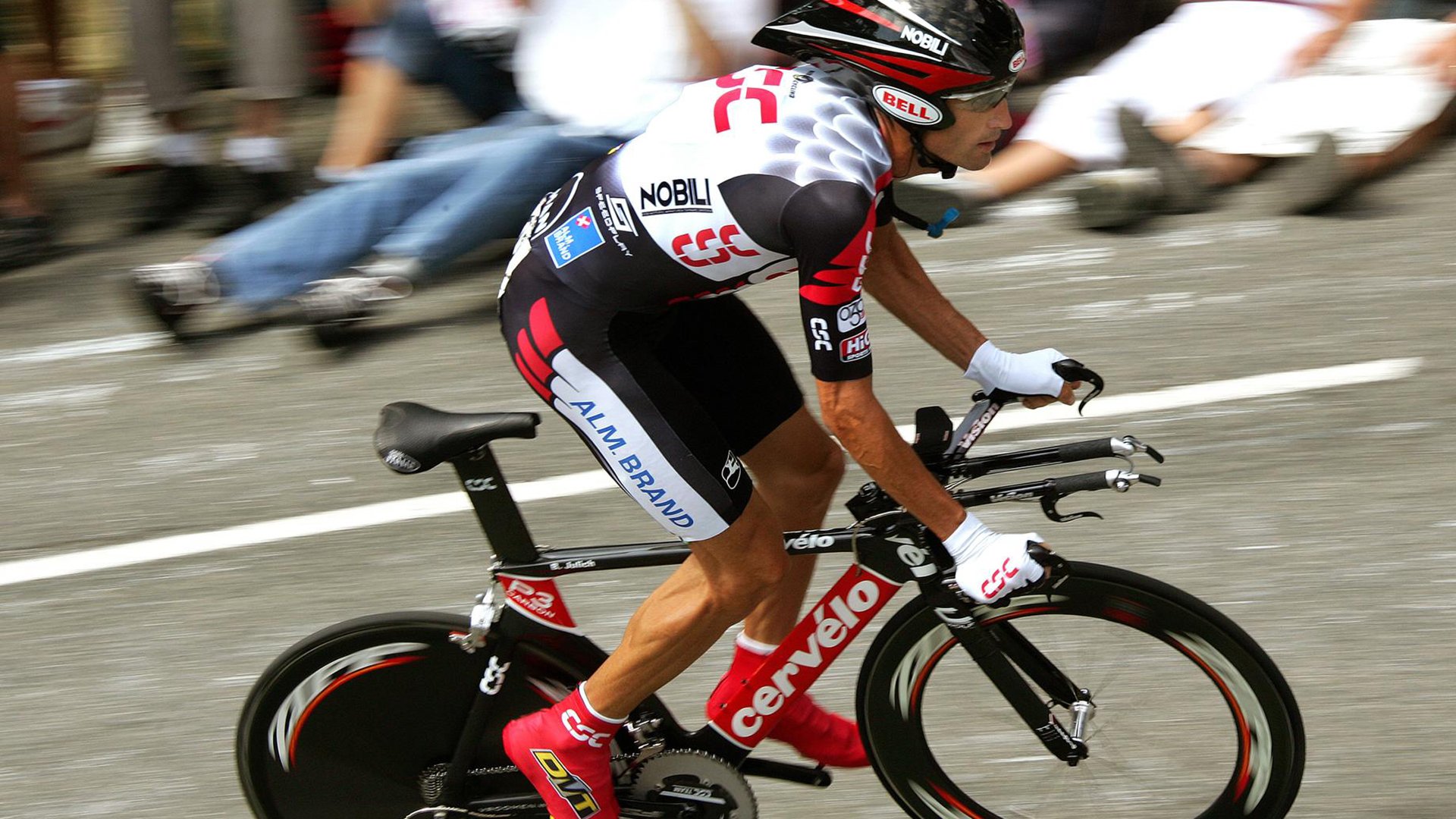 自由泳摩纳哥选手挑战极限，摩纳哥游泳池